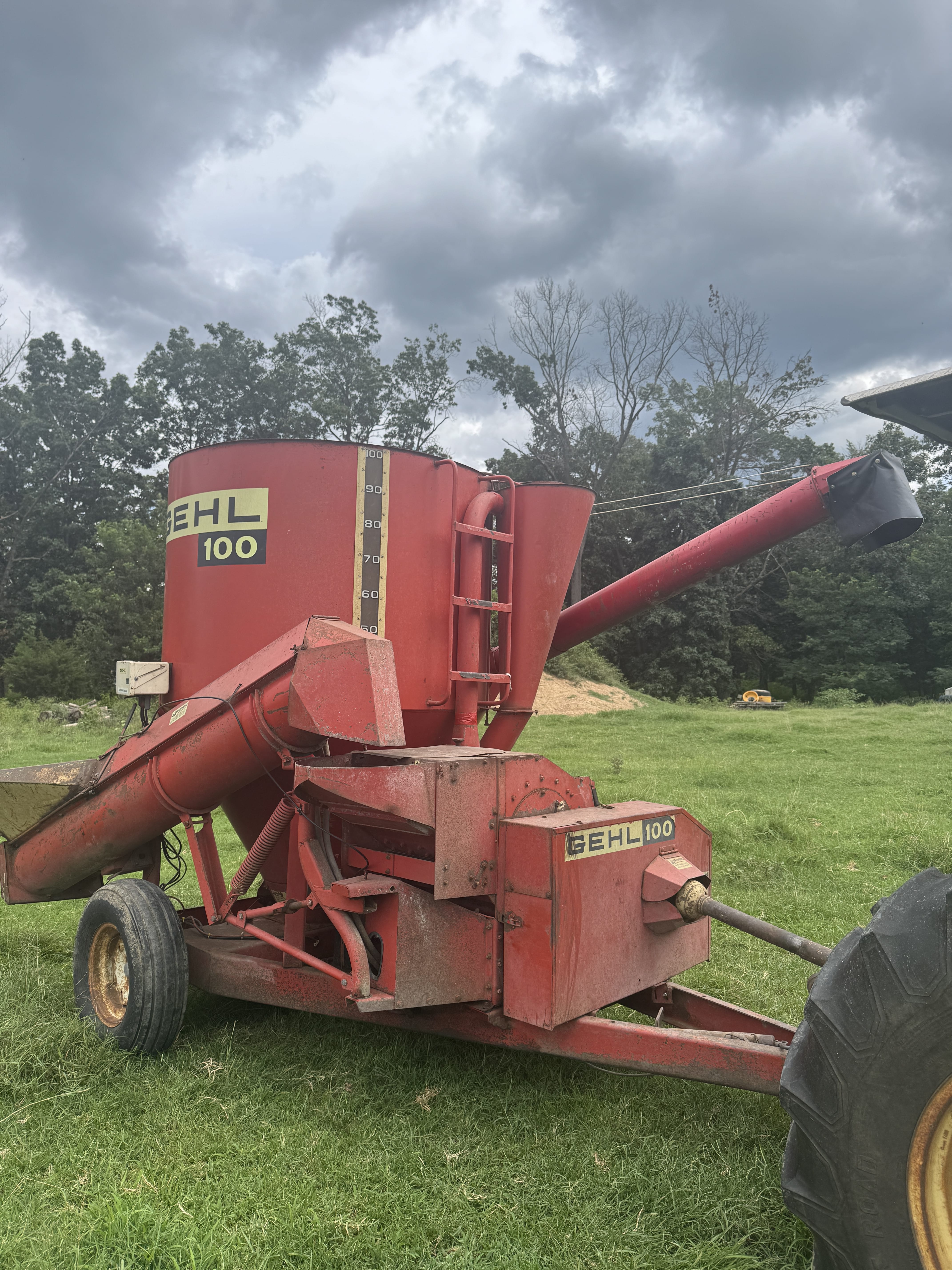 Gehl 100 Equipment Image0