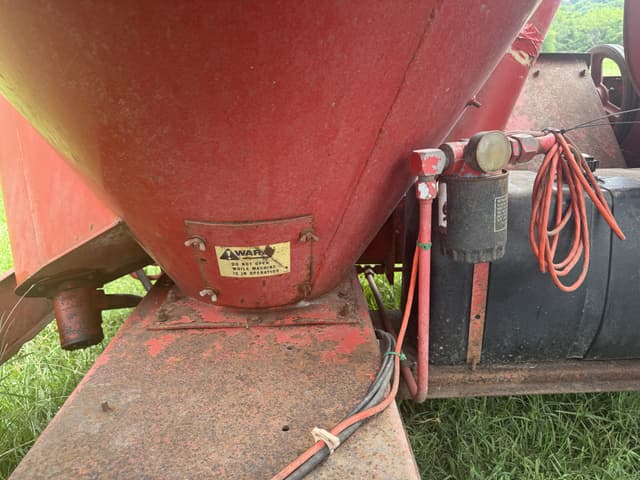 Image of Gehl 100 equipment image 4