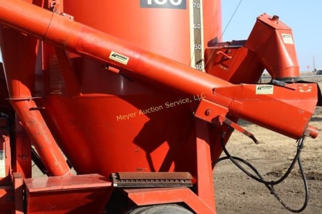 Image of Gehl 100 equipment image 2