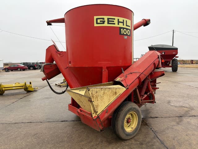 Image of Gehl 100 equipment image 4