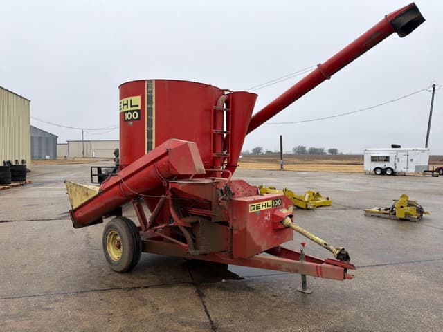 Image of Gehl 100 equipment image 2