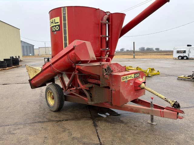 Image of Gehl 100 equipment image 3