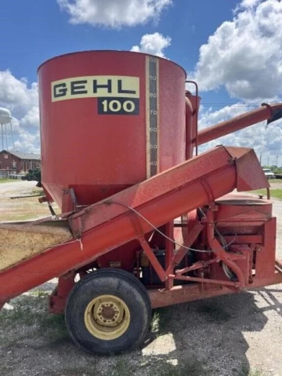 Image of Gehl 100 equipment image 3
