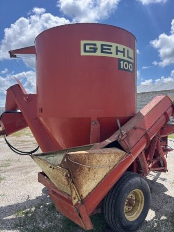Image of Gehl 100 equipment image 4