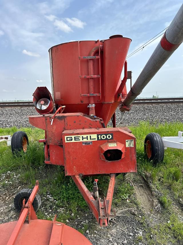 Image of Gehl 100 equipment image 1
