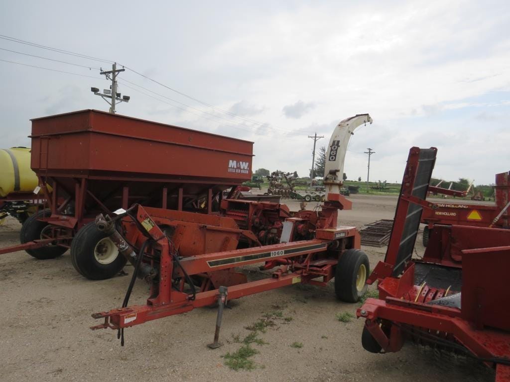 Gehl 1060 Equipment Image0