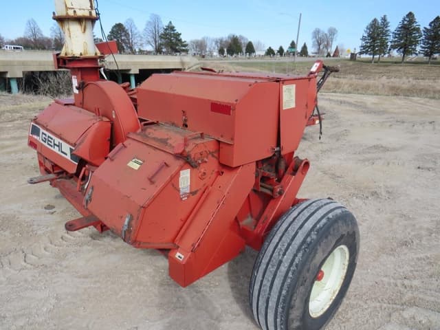 Image of Gehl 1060 equipment image 3