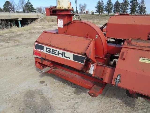 Image of Gehl 1060 equipment image 4