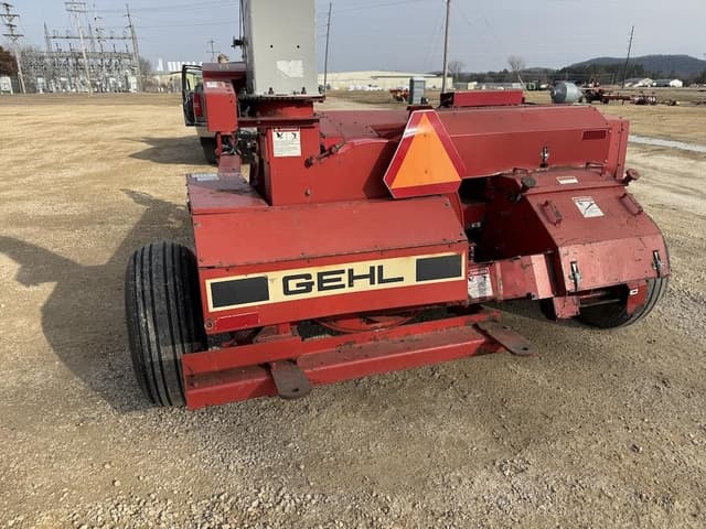 Image of Gehl CB1060 equipment image 3