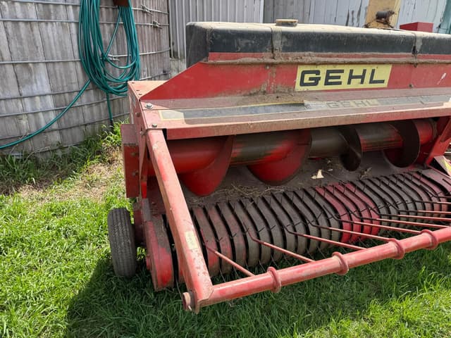 Image of Gehl CB1060 equipment image 3