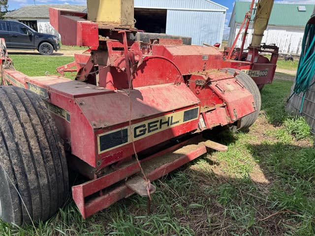 Image of Gehl CB1060 equipment image 4