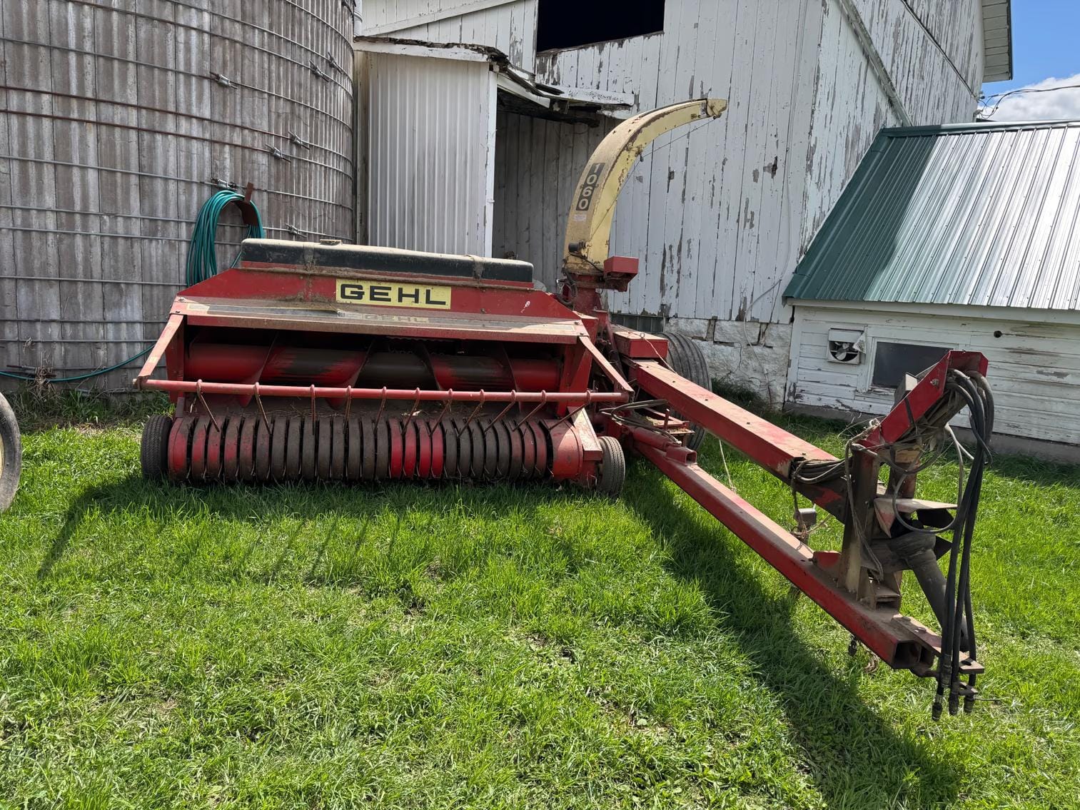 Gehl CB1060 Equipment Image0