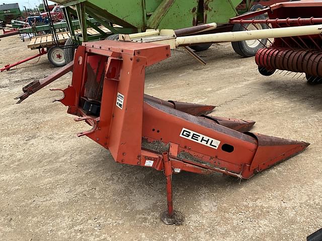Image of Gehl 1060 equipment image 1