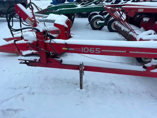 Image of Gehl 1065 equipment image 4