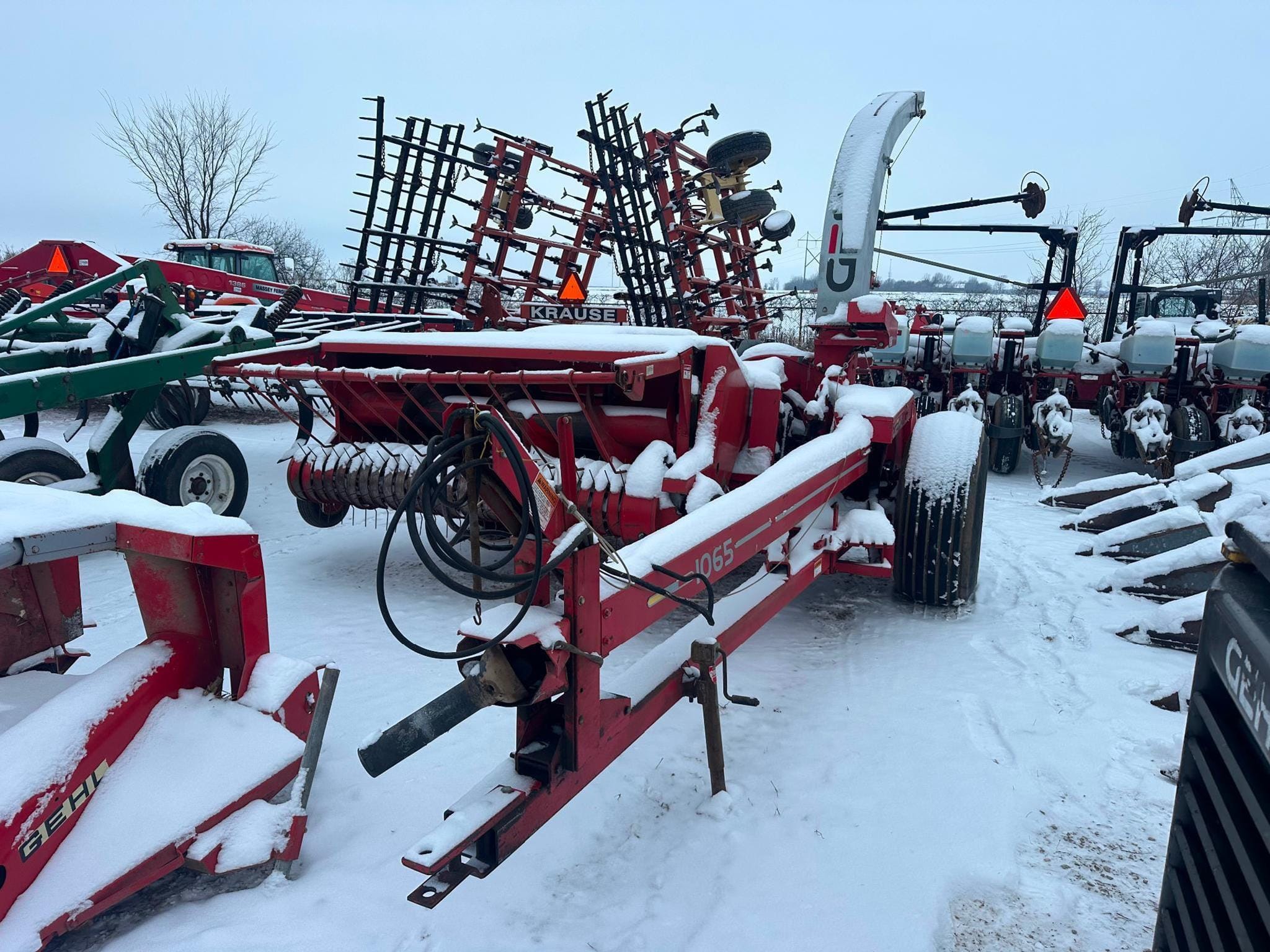 Gehl 1065 Equipment Image0