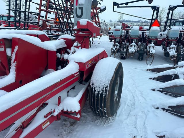 Image of Gehl 1065 equipment image 2