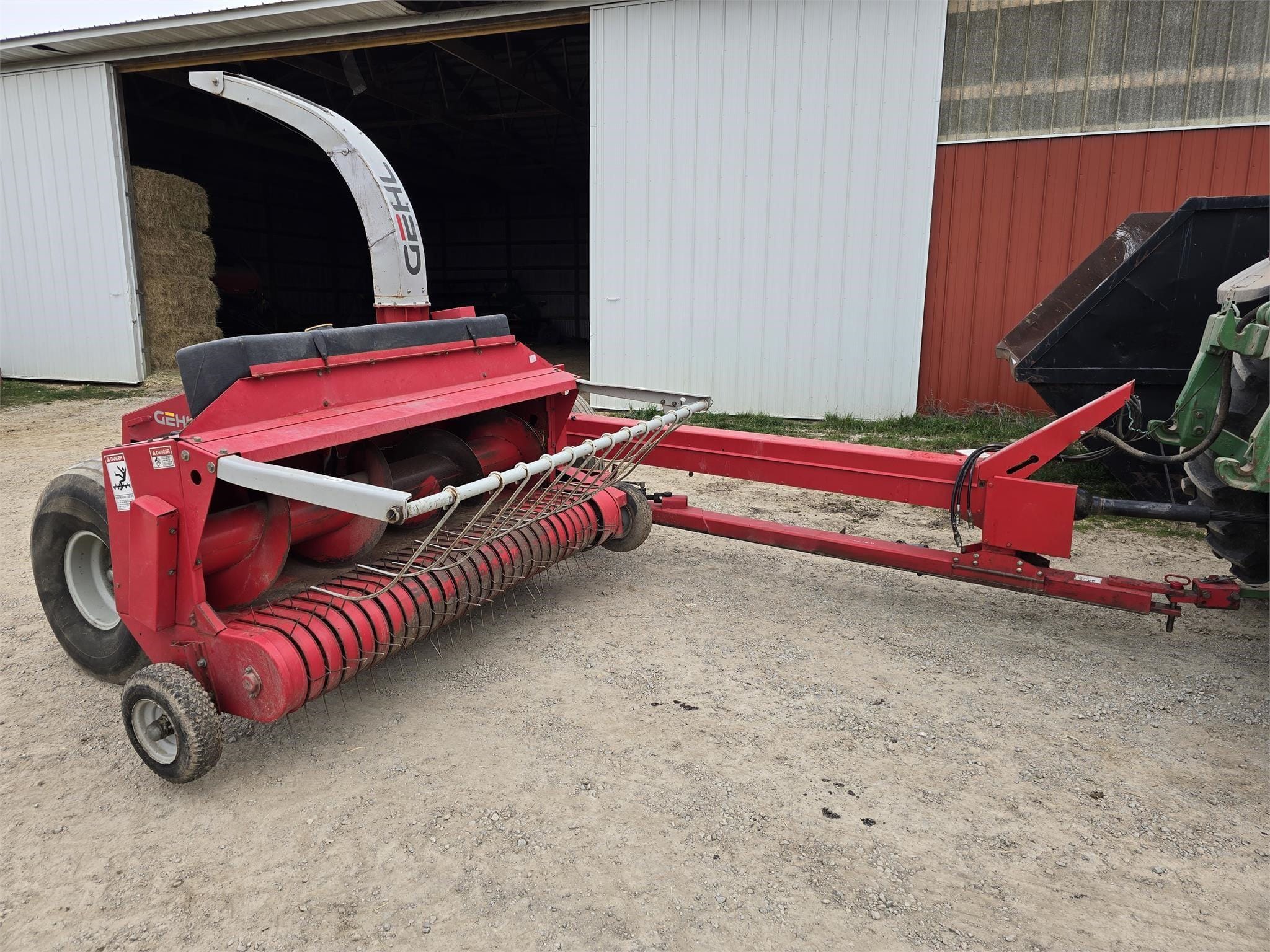 Gehl 1075 Equipment Image0