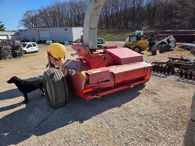 Image of Gehl 1075 equipment image 2