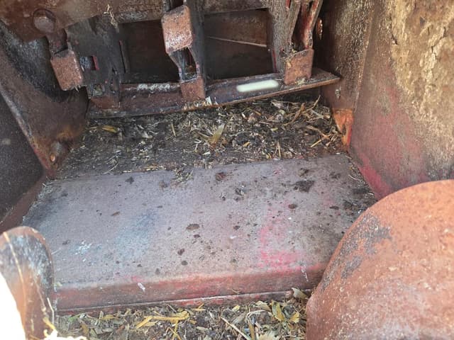 Image of Gehl 1075 equipment image 4