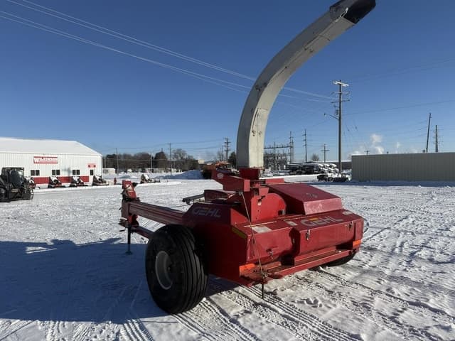 Image of Gehl 1075 equipment image 2