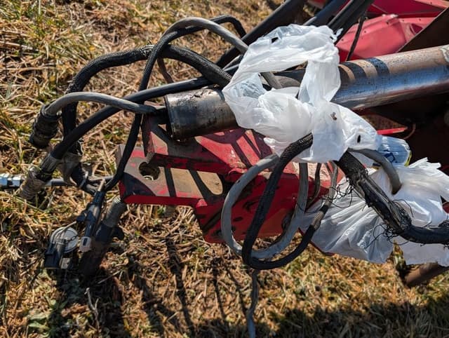 Image of Gehl 1085 equipment image 4