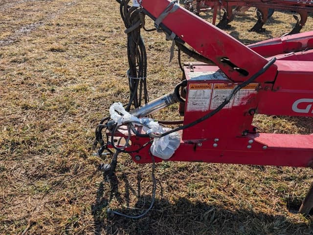 Image of Gehl 1085 equipment image 2