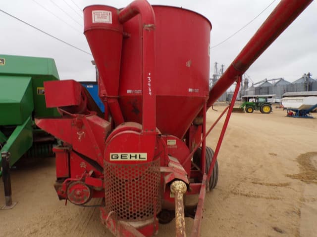 Image of Gehl 120 equipment image 2