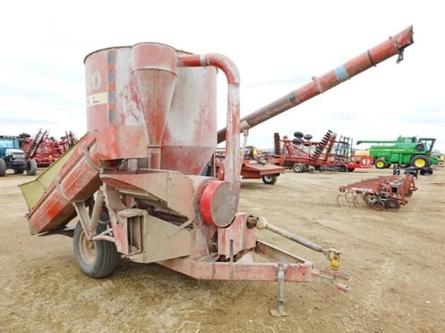 Image of Gehl 120 equipment image 1