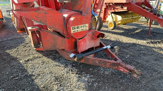 Image of Gehl 120 equipment image 1