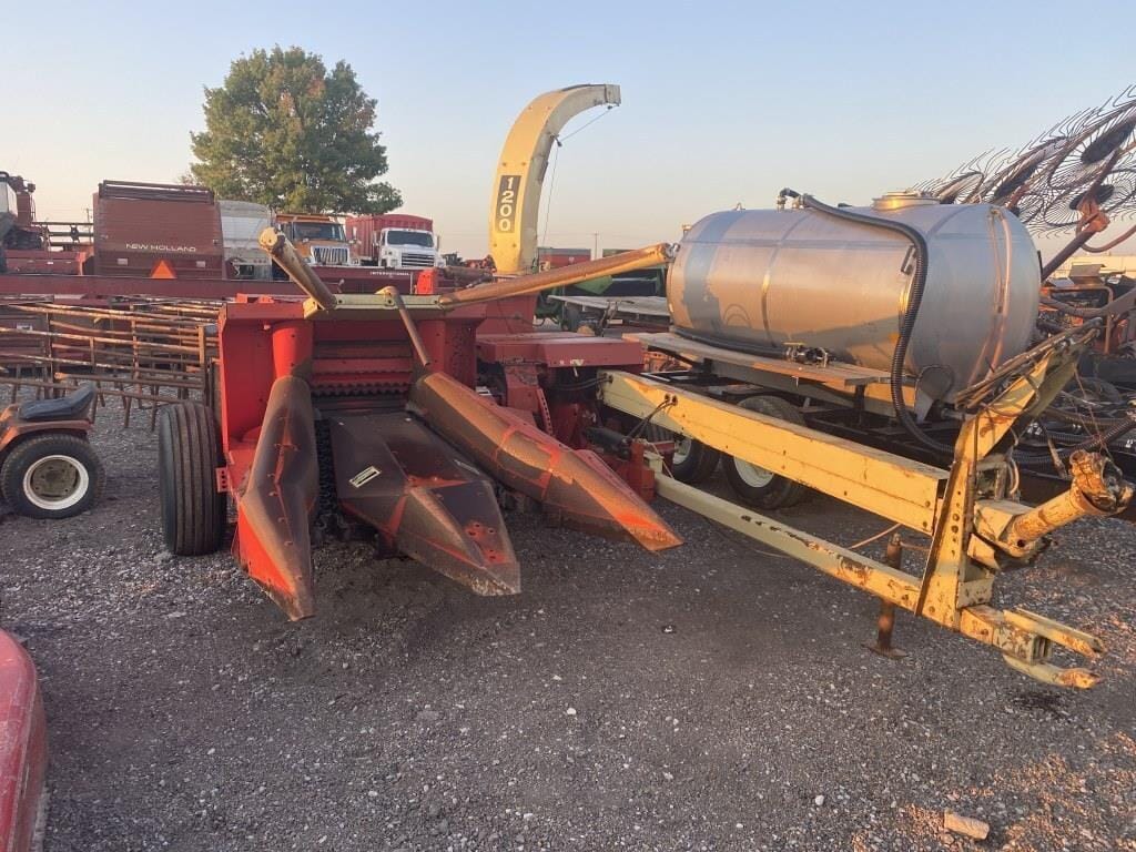 Main image Gehl 1200