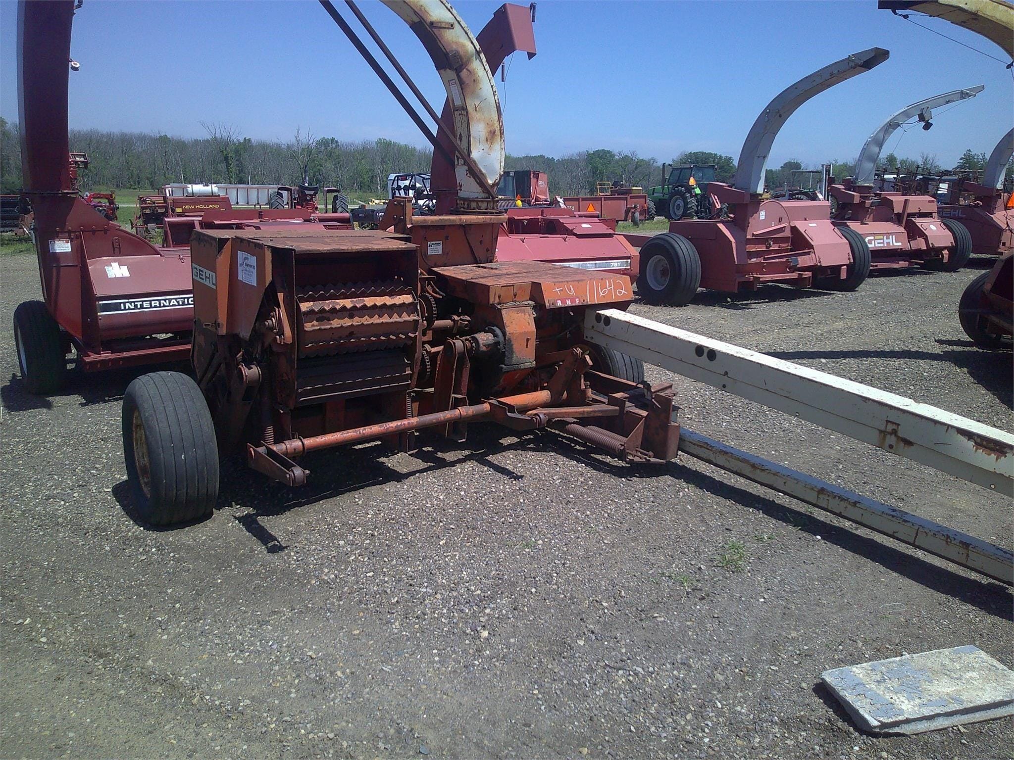 Gehl 1200 Equipment Image0