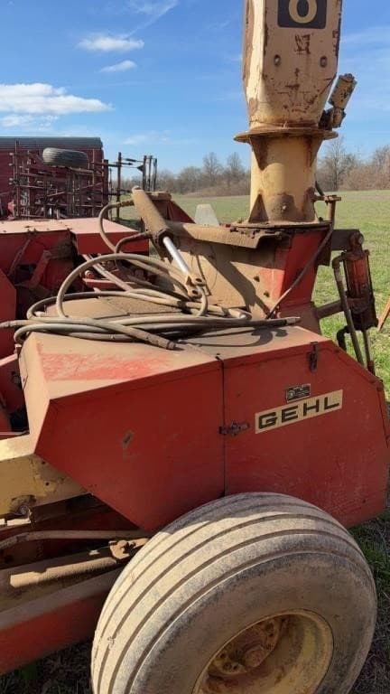 Image of Gehl 1200 equipment image 3