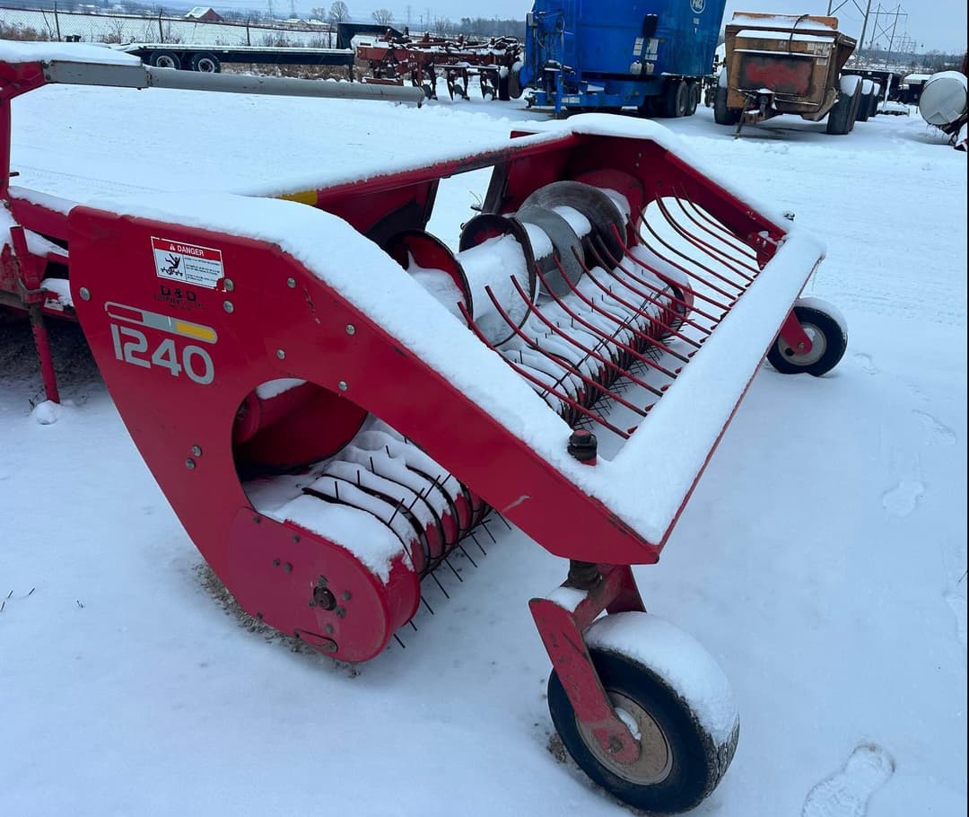 Image of Gehl 1240 Image 0