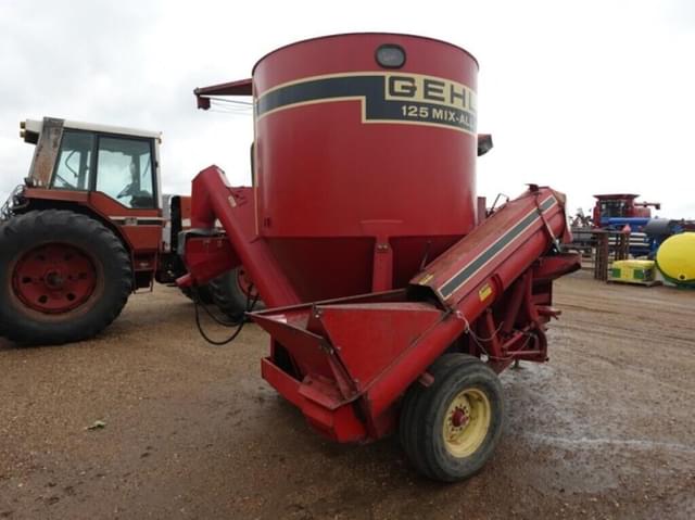 Image of Gehl 125 equipment image 2