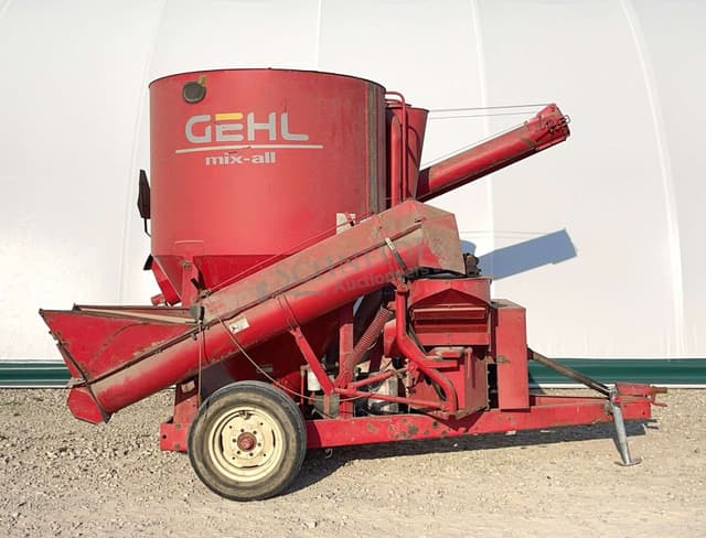 Image of Gehl 125 equipment image 2