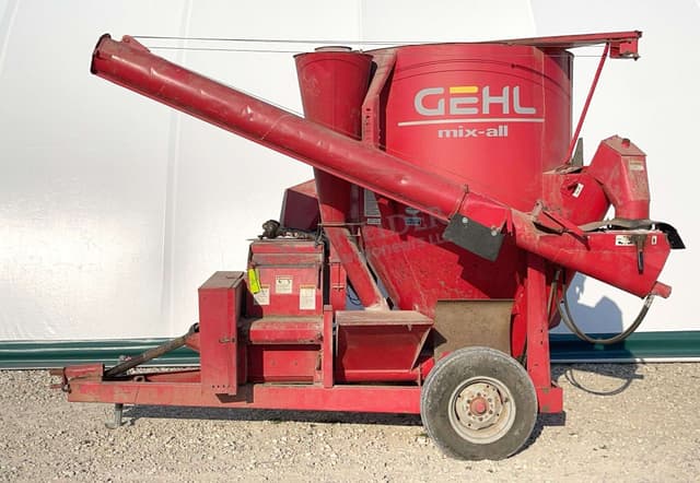 Image of Gehl 125 equipment image 3