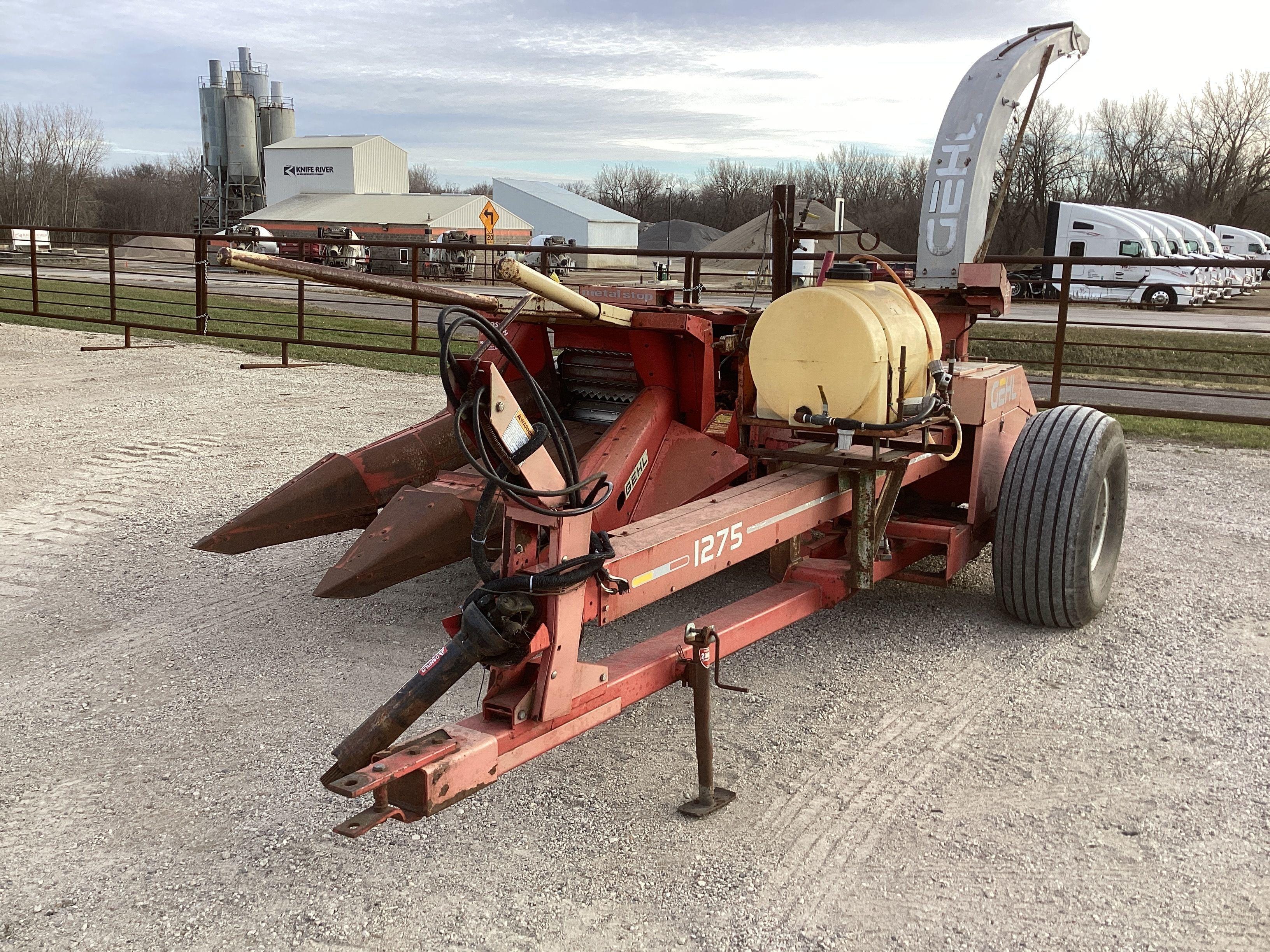 Main image Gehl 1275