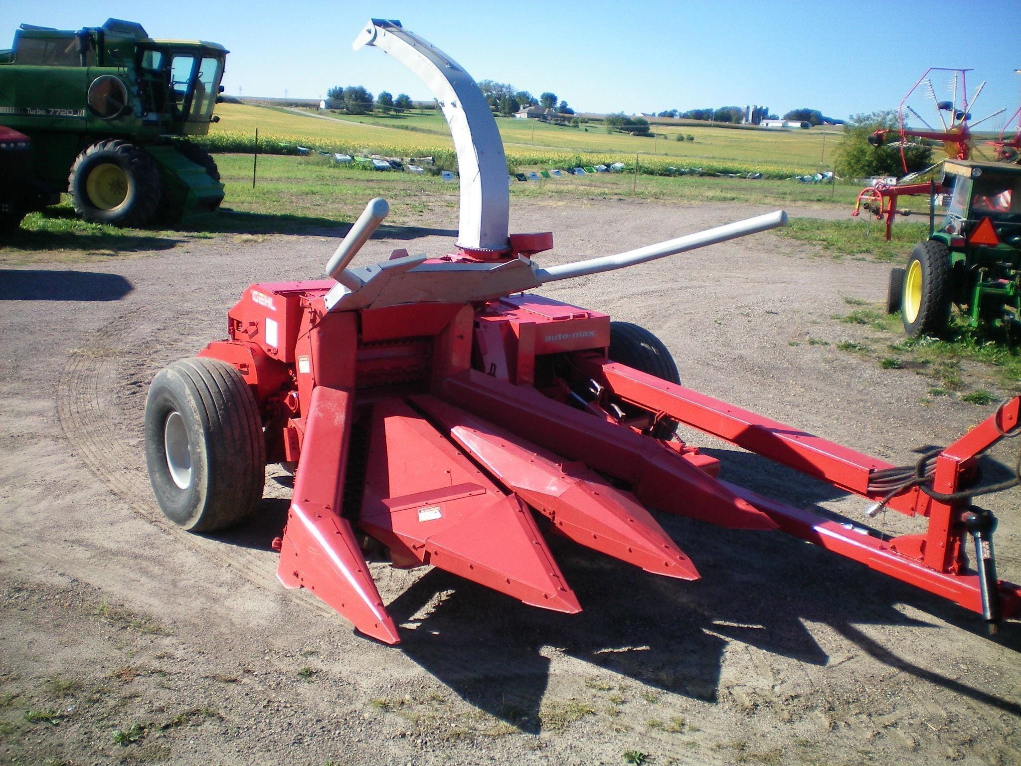 Gehl 1275 Equipment Image0