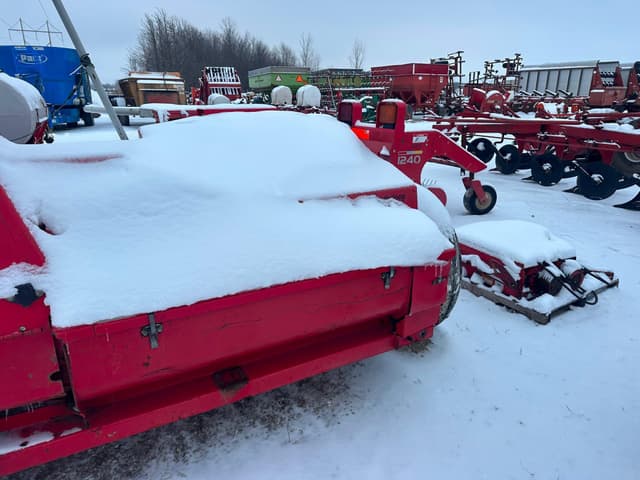 Image of Gehl 1285 equipment image 3