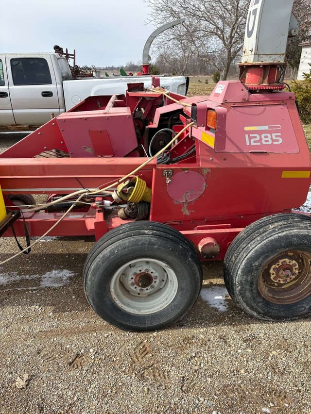 Image of Gehl 1285 equipment image 2