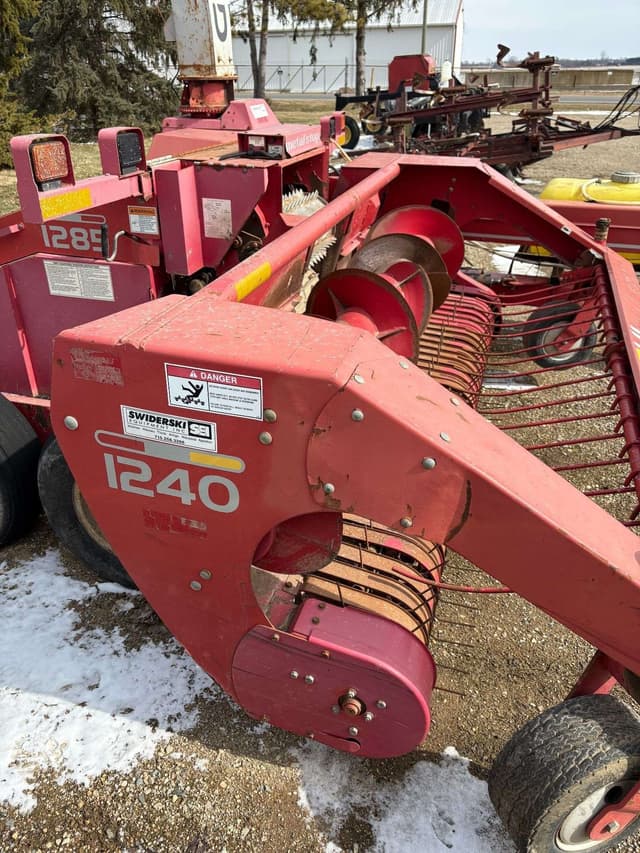 Image of Gehl 1285 equipment image 3