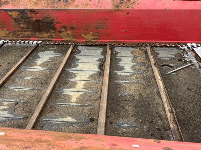 Image of Gehl 1287 equipment image 4