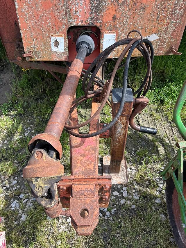 Image of Gehl 1322 equipment image 1