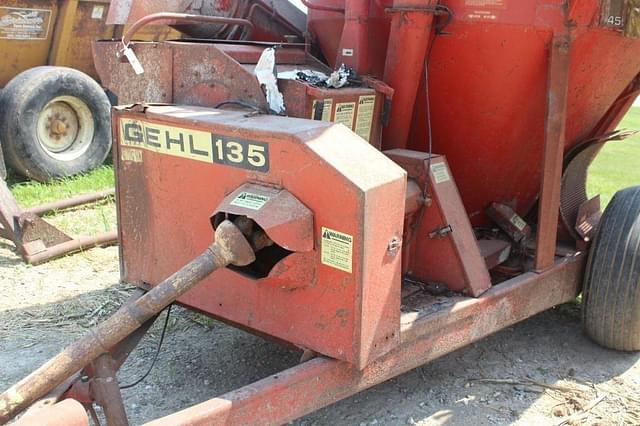 Image of Gehl 135 equipment image 2
