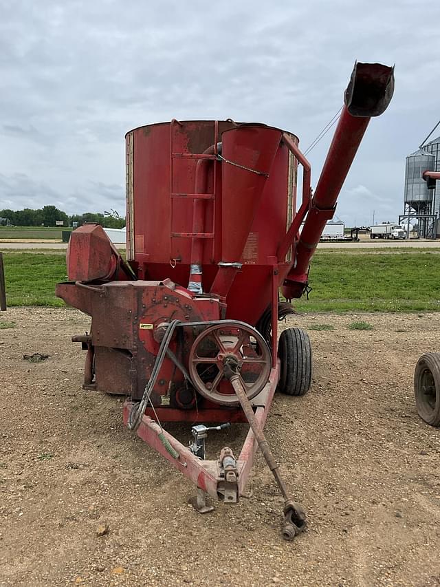 Image of Gehl 135 equipment image 1