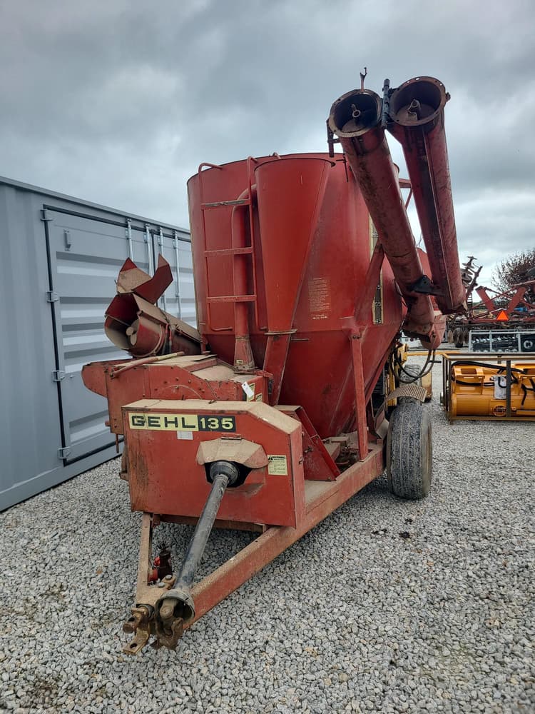 SOLD Gehl 135 Hay and Forage Grinders/Mixers Tractor Zoom