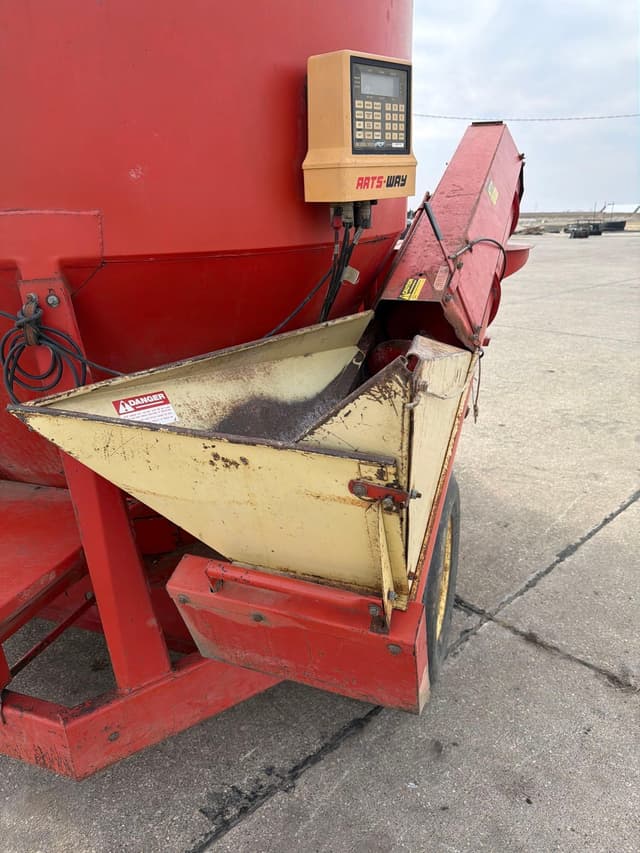 Image of Gehl 135 equipment image 1