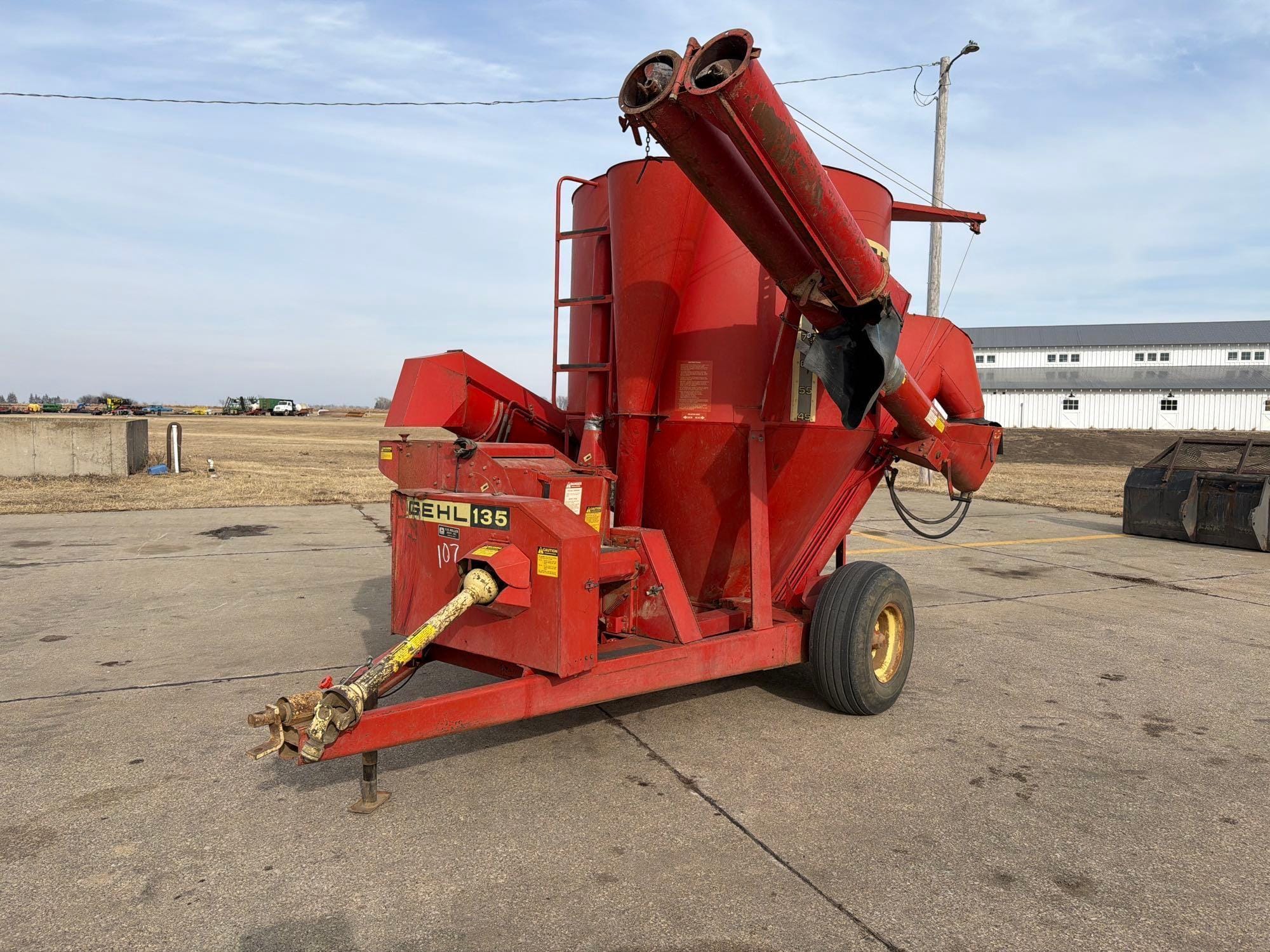 Gehl 135 Equipment Image0