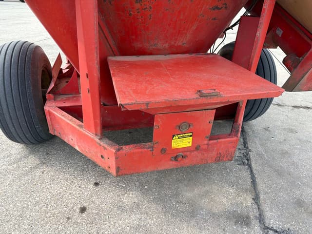 Image of Gehl 135 equipment image 2