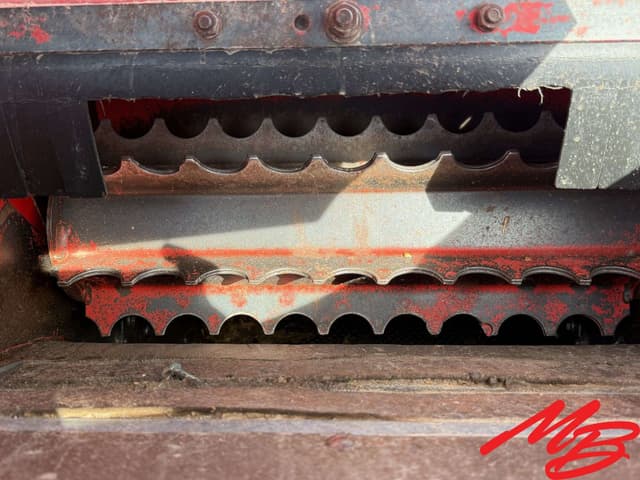 Image of Gehl 135 equipment image 4